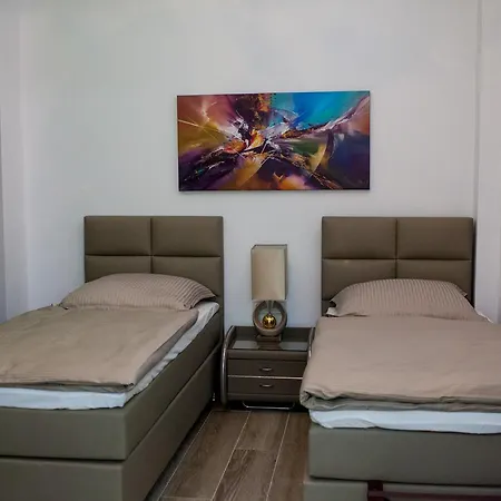 Apartment Laura Lifestyle And History