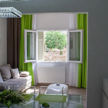 Apartment Laura Lifestyle And History